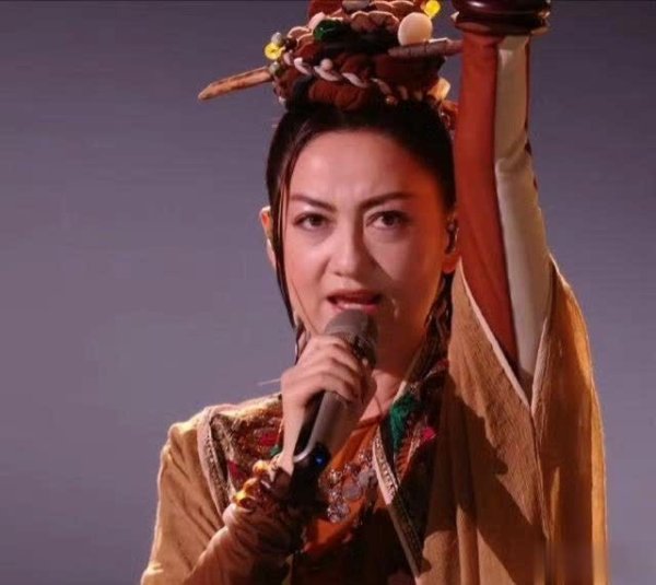 兆富配资 《歌手》者来女表演难听上热搜，弹幕吐槽像跳大神超有梗