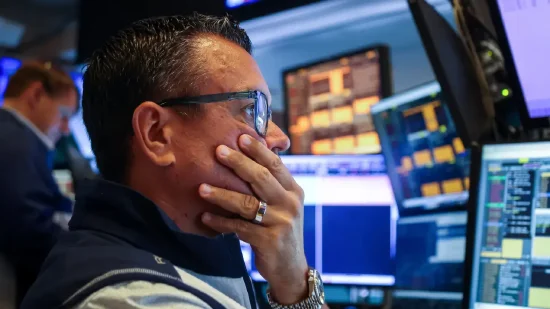 盈股网配资 尾盘：疲软数据与特朗普关税令美股受挫